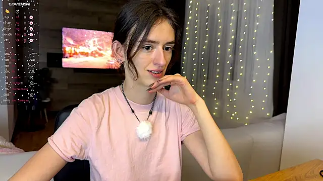 Snapshot of TwinTemptations chatting on 13, 12, 2025 TwinTemptations online show from 13, 12, 2025