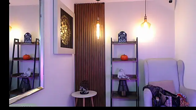 Coral Lise online show from 8, 11, 2025