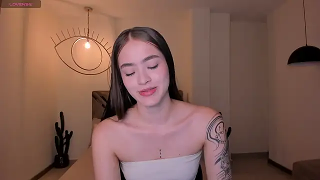 MaiaCollins online show from 9, 4, 2026