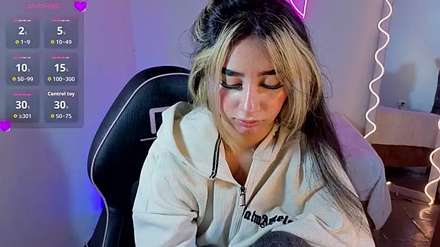 Malory tay1 online show from 17, 10, 2025