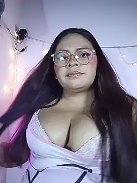 Snapshot of Trilyn25 chatting on 7, 7, 2026 Trilyn25 online show from 7, 7, 2026