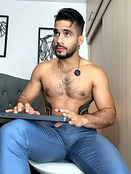 Snapshot of Maximiliano_ford chatting on 10, 1, 2026 Maximiliano ford online show from 10, 1, 2026