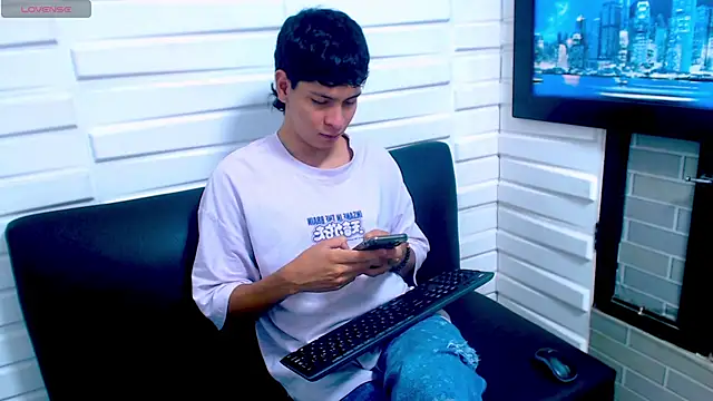 Jhojan twink online show from 15, 11, 2025