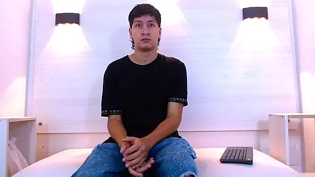 Jhojan twink online show from 28, 11, 2025