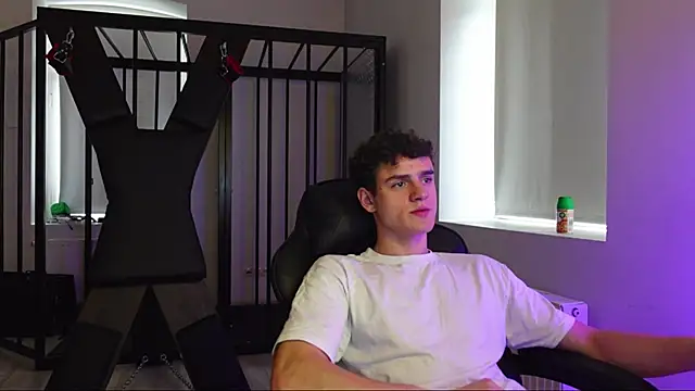 Snapshot of Brad_Holloway chatting on 16, 10, 2025 Brad Holloway online show from 16, 10, 2025