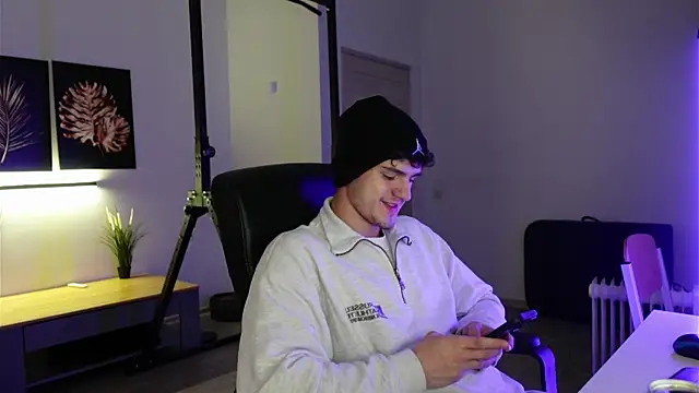 Snapshot of Brad_Holloway chatting on 8, 11, 2025 Brad Holloway online show from 8, 11, 2025