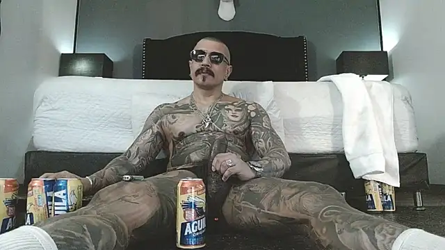 Snapshot of danilog515 chatting on 28, 11, 2025 danilog515 online show from 28, 11, 2025