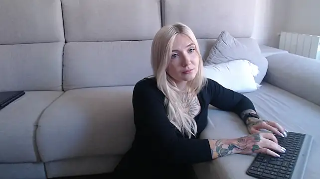 tattoobbgirl online show from 22, 9, 2025