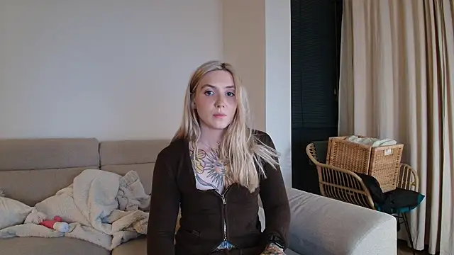 tattoobbgirl online show from 15, 4, 2026