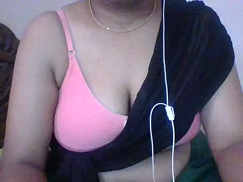 Snapshot of snehashreyatamil chatting on 3, 10, 2025 snehashreyatamil online show from 3, 10, 2025