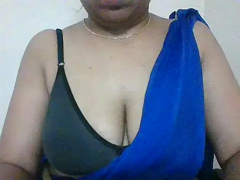 Snapshot of snehashreyatamil chatting on 5, 12, 2025 snehashreyatamil online show from 5, 12, 2025