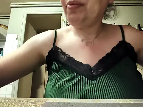 Snapshot of mimi19820 chatting on 19, 4, 2026 mimi19820 online show from 19, 4, 2026