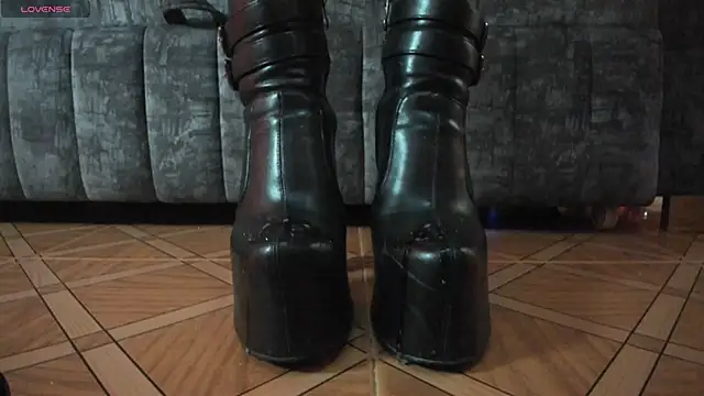 Snapshot of _LuanaDabbraccio chatting on 26, 11, 2025 LuanaDabbraccio online show from 26, 11, 2025