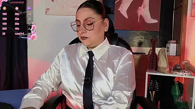 Snapshot of _LuanaDabbraccio chatting on 7, 5, 2026 LuanaDabbraccio online show from 7, 5, 2026