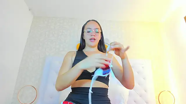 Snapshot of debora_scoot chatting on 15, 12, 2025 debora scoot online show from 15, 12, 2025