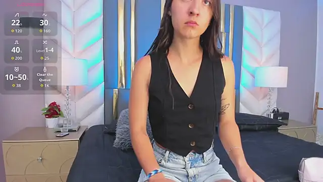 Snapshot of SaraJonness chatting on 8, 10, 2025 SaraJonness online show from 8, 10, 2025