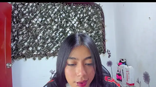 Sarahbrowm  online show from 21, 11, 2025