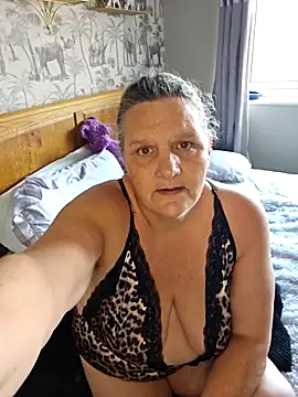 MissQueenBeex online show from 20, 10, 2025