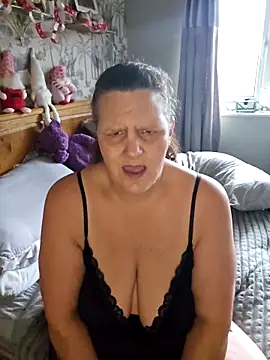 MissQueenBeex online show from 18, 12, 2025