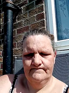 Snapshot of MissQueenBeex chatting on 25, 4, 2026 MissQueenBeex online show from 25, 4, 2026