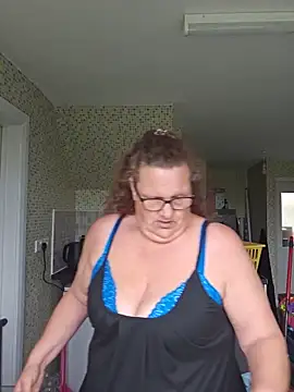 Snapshot of MissQueenBeex chatting on 21, 5, 2026 MissQueenBeex online show from 21, 5, 2026
