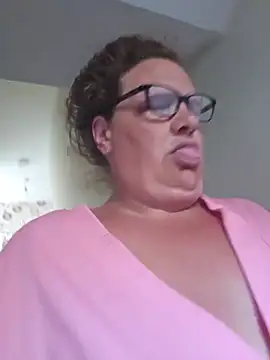 MissQueenBeex online show from 23, 6, 2026