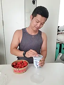 woonee827372 online show from 4, 10, 2025