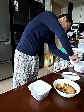 woonee827372 online show from 14, 11, 2025