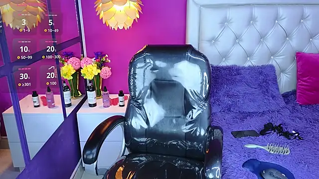 Snapshot of crystal_rouge chatting on 18, 10, 2025 crystal rouge online show from 18, 10, 2025