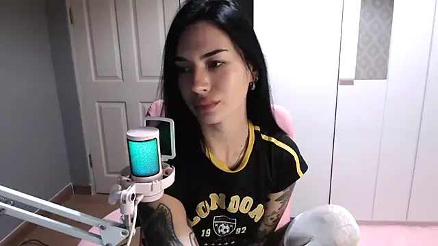 pixielustt online show from 10, 11, 2025