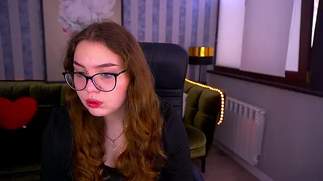 Snapshot of LuxSopphia chatting on 22, 3, 2025 LuxSopphia online show from 22, 3, 2025