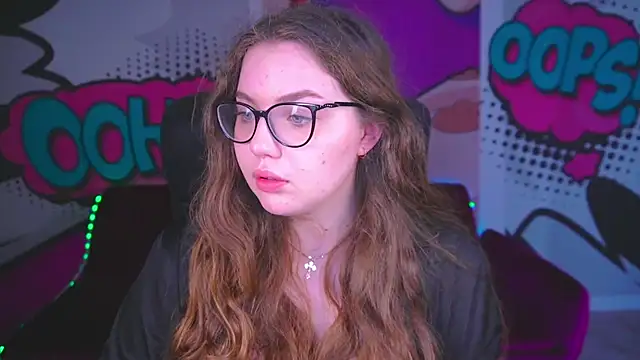 Snapshot of LuxSopphia chatting on 28, 9, 2025 LuxSopphia online show from 28, 9, 2025