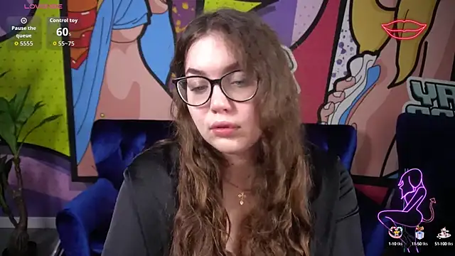 Snapshot of LuxSopphia chatting on 17, 10, 2025 LuxSopphia online show from 17, 10, 2025