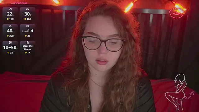 Snapshot of LuxSopphia chatting on 20, 10, 2025 LuxSopphia online show from 20, 10, 2025