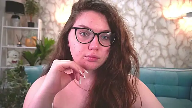 Snapshot of LuxSopphia chatting on 25, 11, 2025 LuxSopphia online show from 25, 11, 2025