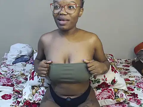 YummyMelanin117 online show from 12, 4, 2026