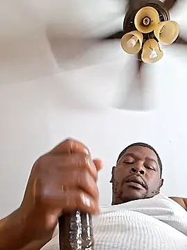 Snapshot of bigdick650 chatting on 24, 4, 2026 bigdick650 online show from 24, 4, 2026