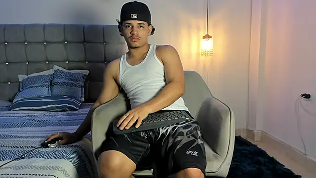 Snapshot of samxx_muscle chatting on 19, 10, 2025 samxx muscle online show from 19, 10, 2025
