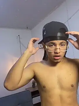 Snapshot of samxx_muscle chatting on 13, 4, 2026 samxx muscle online show from 13, 4, 2026