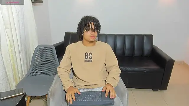 Snapshot of samxx_muscle chatting on 23, 6, 2026 samxx muscle online show from 23, 6, 2026