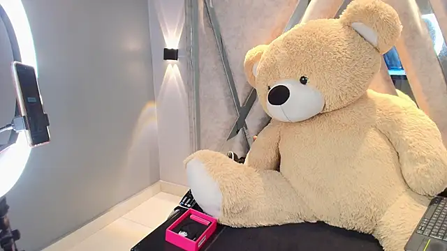 Snapshot of Elaine87_ chatting on 20, 10, 2025 Elaine87 online show from 20, 10, 2025