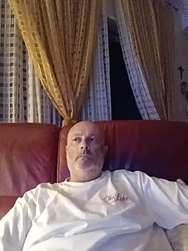 Snapshot of Alexis_Bull chatting on 23, 7, 2026 Alexis Bull online show from 23, 7, 2026