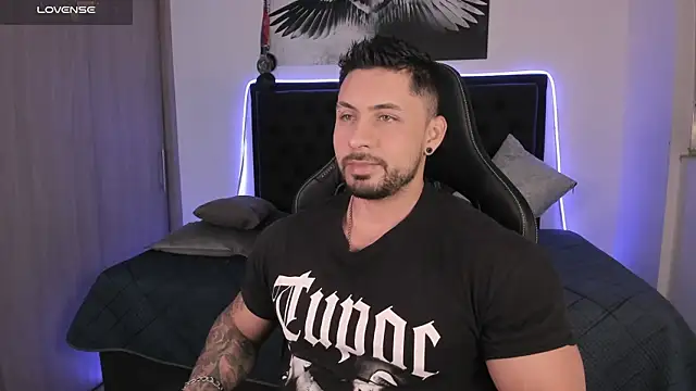 Snapshot of santi_aesthetic chatting on 23, 4, 2026 santi aesthetic online show from 23, 4, 2026