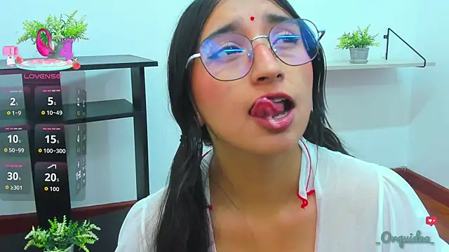 Snapshot of _Orquidea_ chatting on 5, 11, 2025 Orquidea online show from 5, 11, 2025