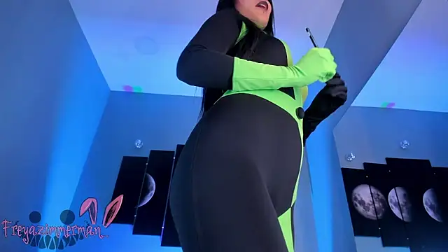 FreyaZimmerman  online show from 6, 10, 2025