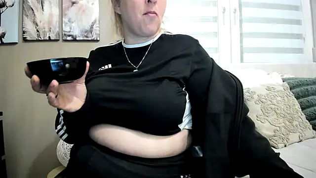 Snapshot of chupasexy chatting on 19, 4, 2026 chupasexy online show from 19, 4, 2026