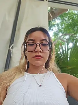 Snapshot of Pretty_roxxyy chatting on 2, 5, 2026 Pretty roxxyy online show from 2, 5, 2026