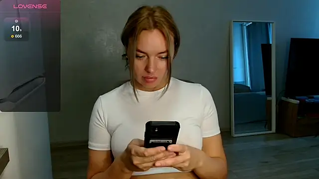 Snapshot of Eva___forever chatting on 7, 10, 2025 Eva   forever online show from 7, 10, 2025