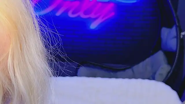 Snapshot of AlessiaCroft chatting on 2, 4, 2026 AlessiaCroft online show from 2, 4, 2026