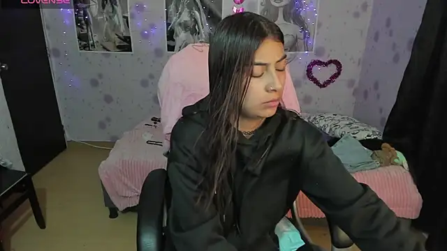 Medussa katt online show from 12, 11, 2025